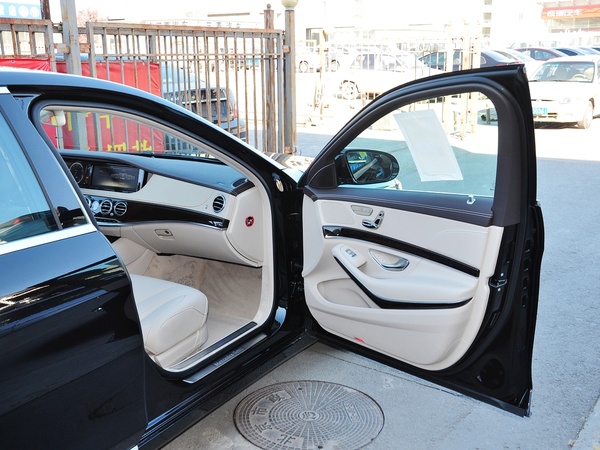 奔驰(进口)  S400L 3.0T 自动 右前车门45度视角
