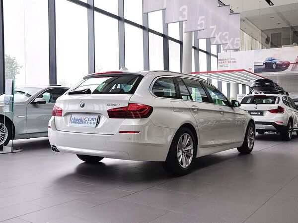 寶馬(進口) 520i 車輛右側尾部視角