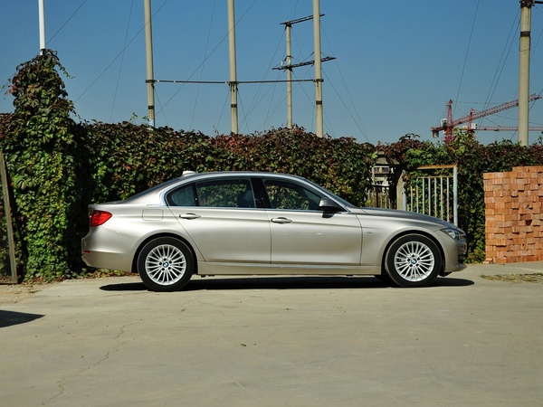 华晨宝马 320Li 车辆正右侧