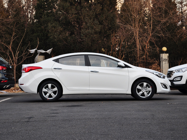 北京現(xiàn)代  1.6L 自動 車輛正右側(cè)