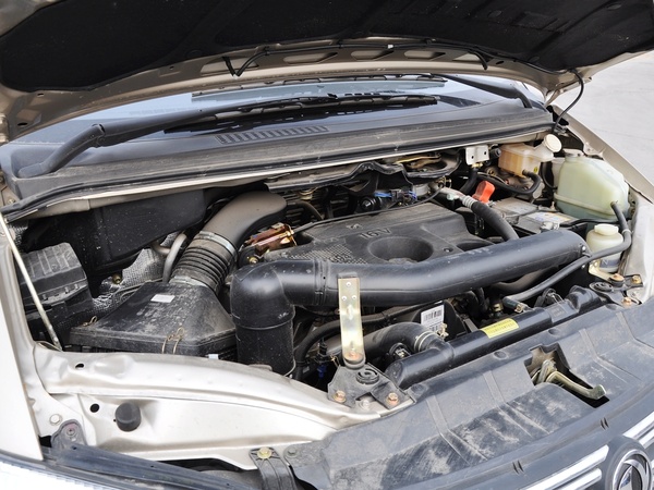 东风风行 M5 Q7 2.0L 手动 发动机主体特写
