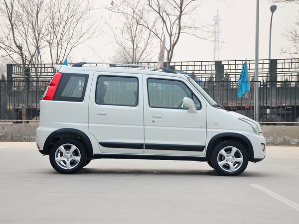 昌河铃木  1.4L VVT 车辆正右侧