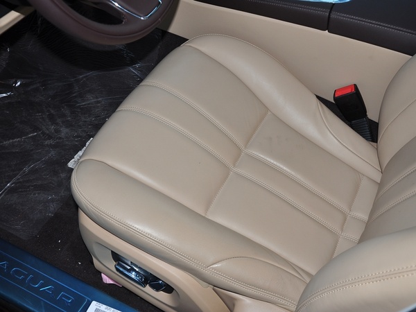 捷豹  XJL 3.0 SC 驾驶席坐垫特写