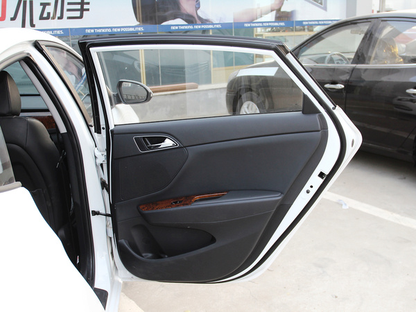 北京现代  1.8L 自动 右后车门正视图