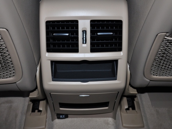 奔驰(进口)  ML320 前排座椅中央后方整体