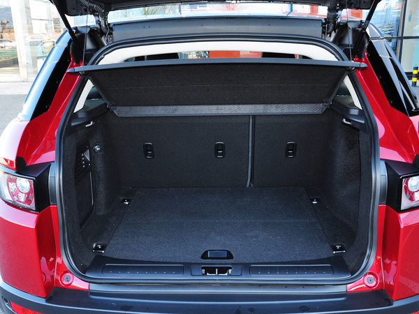 路虎 2.0T 后备箱局部特写