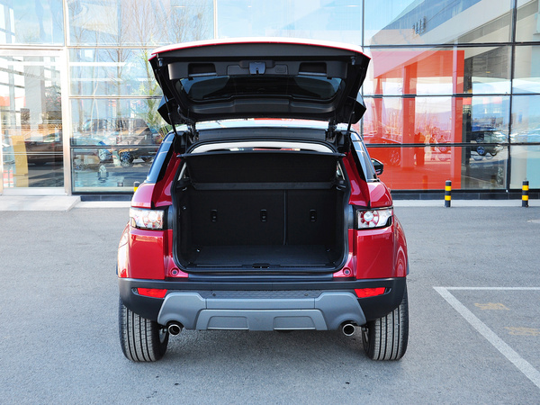 路虎  2.0T 后备箱整体特写