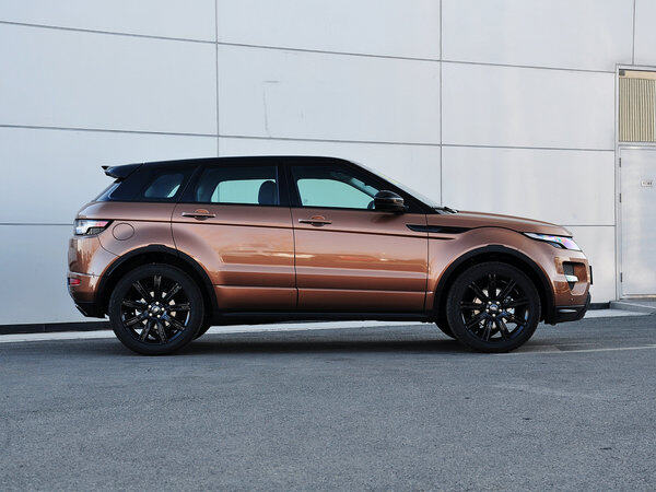 路虎 2.0T 车辆正右侧