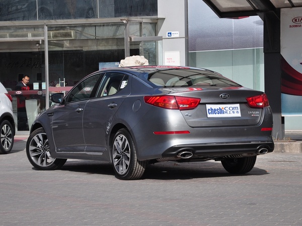 东风悦达起亚  2.0L AT 车辆左后45度视角