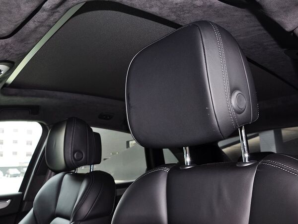 保时捷  Macan 驾驶席座椅头枕特写