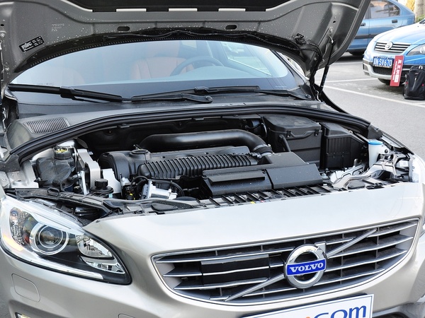 沃尔沃亚太  2.0T 发动机主体特写