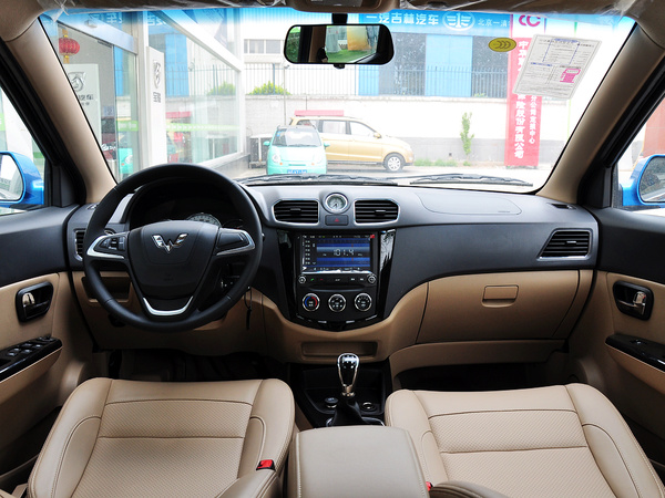 上汽通用五菱  1.5L 手动 中控台整体