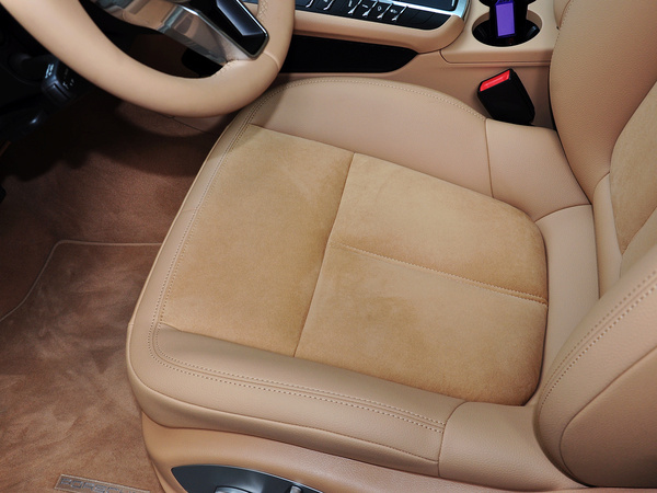 保时捷  Macan 驾驶席坐垫特写