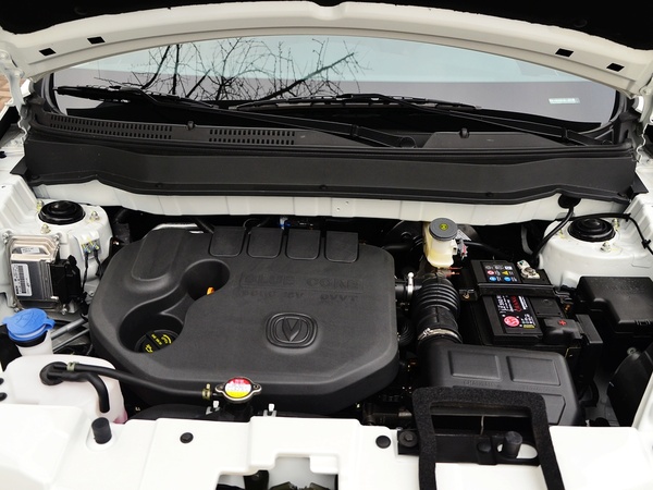 长安乘用车  1.6L 手动 发动机局部特写