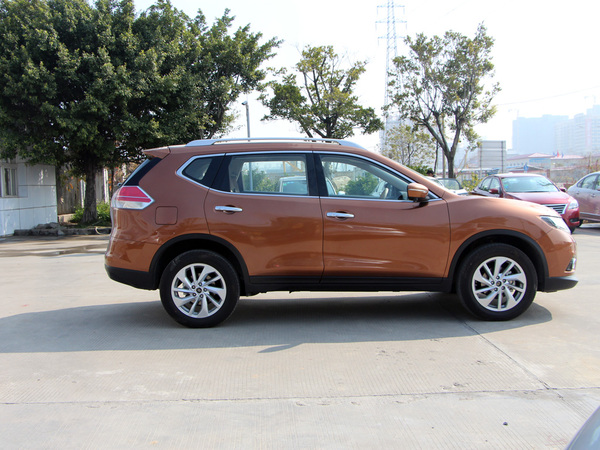 东风日产 2.5L XV CVT 车辆正右侧