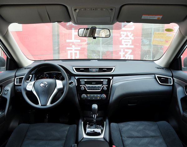 东风日产  2.0L XE CVT 中控台整体