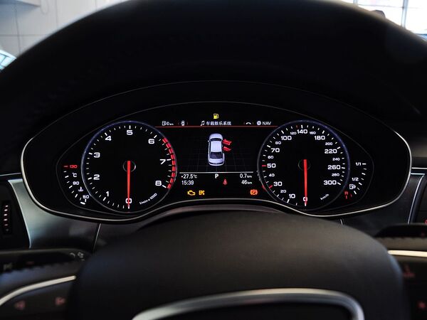 一汽奥迪  TFSI 方向盘后方仪表盘