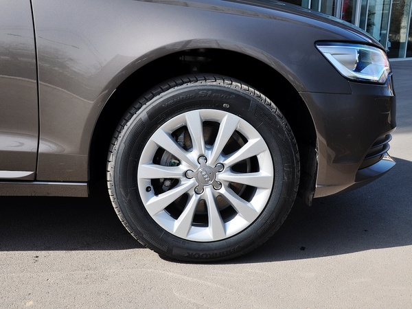 一汽奥迪  TFSI 前轮整体照片