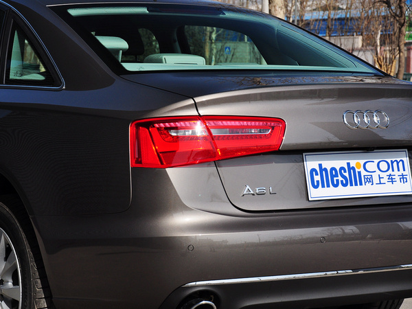 一汽奥迪  TFSI 车辆左后大灯45度视角