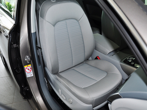 一汽奥迪  TFSI 副驾驶席座椅45度特写