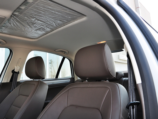 一汽-大众  1.6L 自动 驾驶席座椅头枕特写