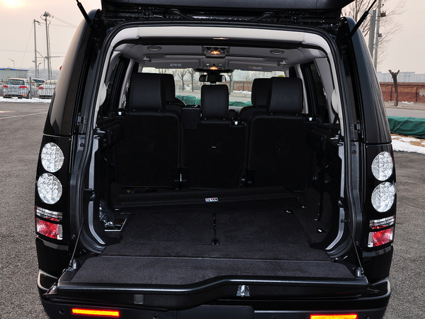 路虎  3.0T V6 SC 后备箱局部特写