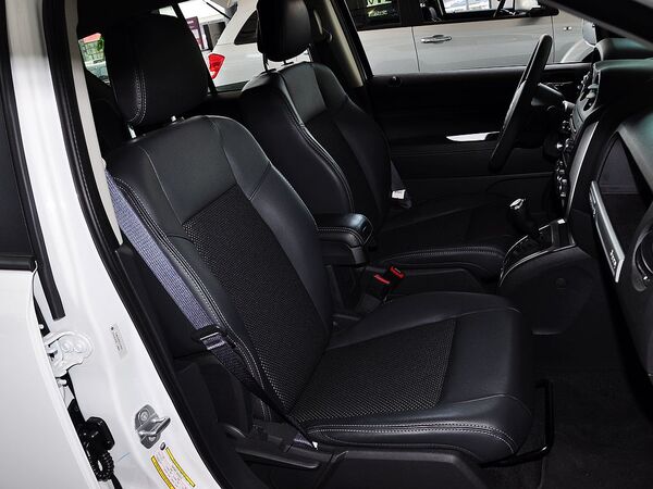 Jeep  改款 2.4L 自动 副驾驶席座椅45度特写