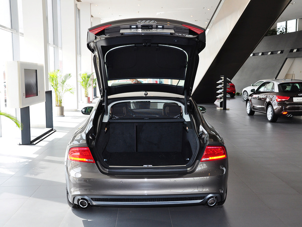 奥迪(进口) 3.0T DCT 后备箱整体特写