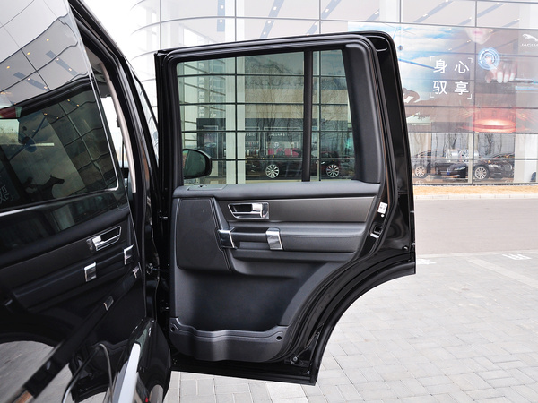 路虎  3.0T SD V6 右后车门正视图