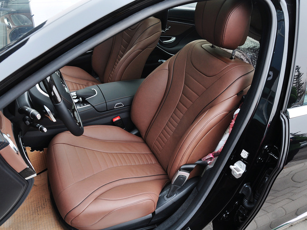 奔驰(进口)  S500L 4.7T 自动 驾驶席座椅前45度视图