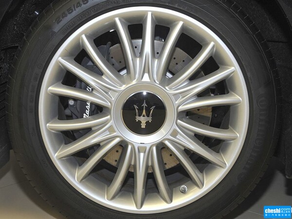 玛莎拉蒂  3.0T 前轮整体照片