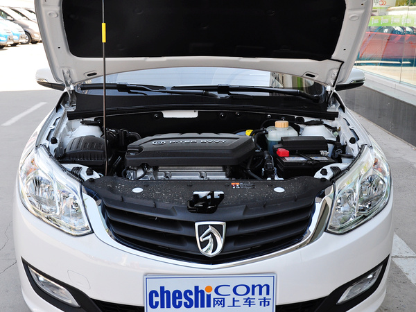 宝骏汽车  1.5L 自动 发动机局部特写