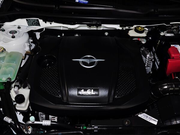 海马汽车  1.6L 自动 发动机主体特写