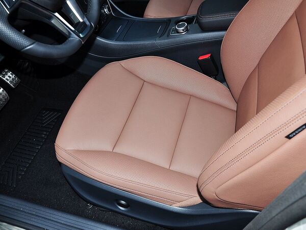 奔驰(进口) CLA260 驾驶席坐垫特写