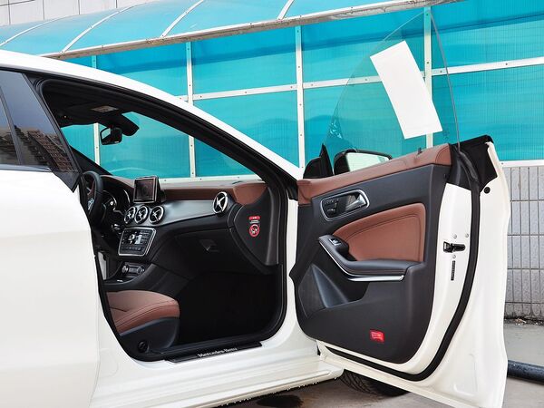 奔驰(进口)  CLA260 右前车门45度视角