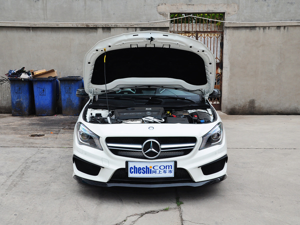 奔驰AMG  CLA45 AMG 车辆发动机舱整体