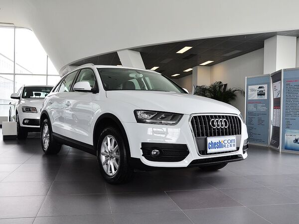 一汽奥迪  30 TFSI 车辆右侧45度角