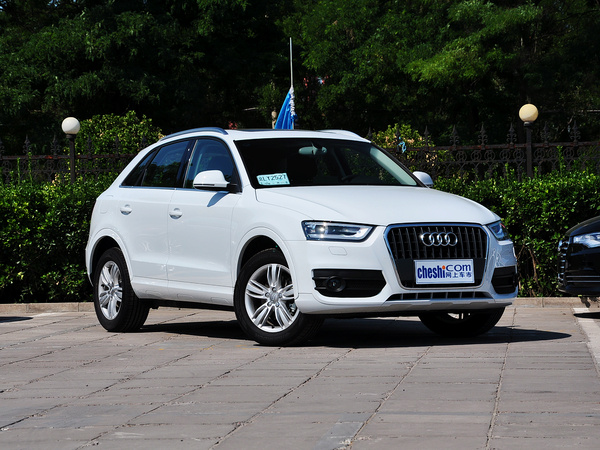 一汽奥迪  30 TFSI 车辆右侧45度角