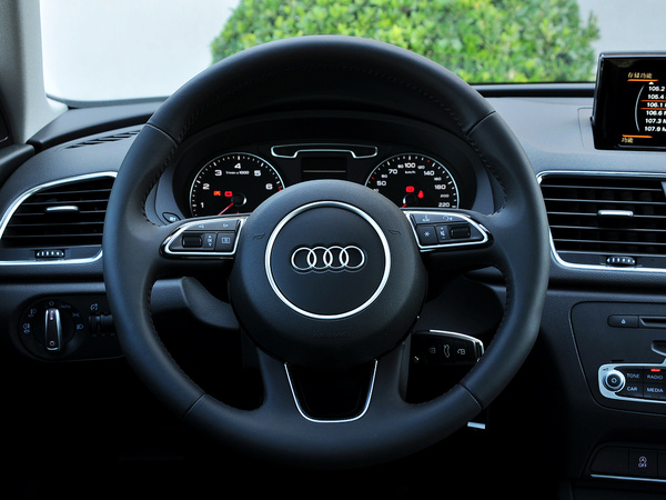 一汽奥迪  30 TFSI 方向盘整体
