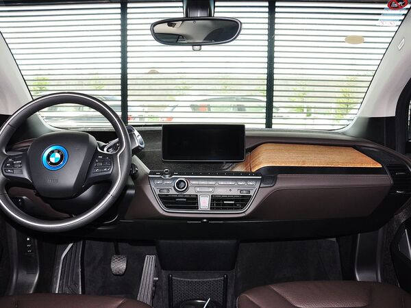 BMW i  增程式混合动力版 中控台整体