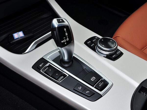 宝马(进口) xDrive28i 挂档把手特写