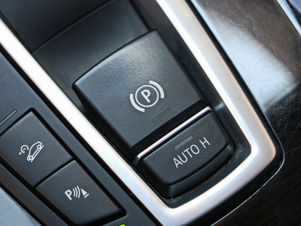 宝马(进口)  xDrive28i 手刹/驻车按键
