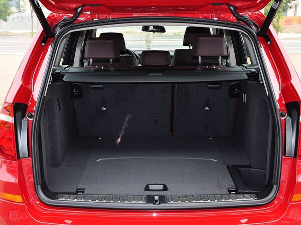 宝马(进口)  xDrive20i 后备箱局部特写