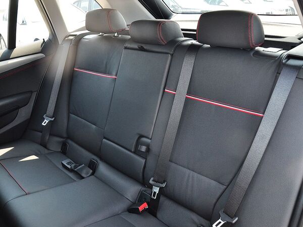 华晨宝马  sDrive20i 第二排座椅45度视角