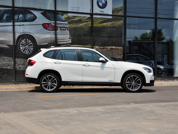 华晨宝马  sDrive18i 车辆正右侧