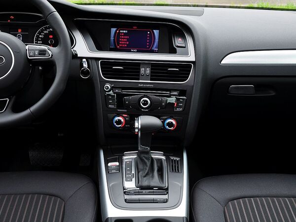 一汽奥迪  35 TFSI 自动 中控仪表台总特写