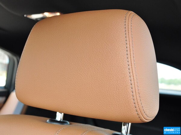 宝马(进口)  xDrive35i 驾驶席座椅头枕特写