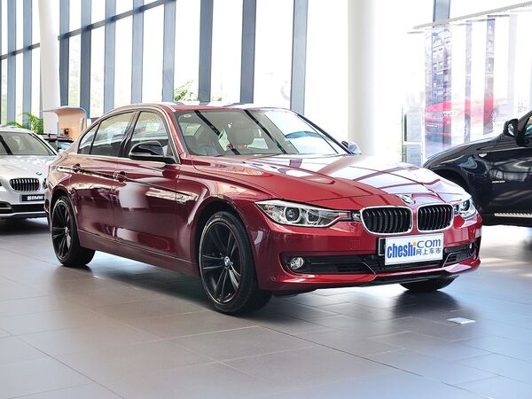 华晨宝马  328Li 车辆右侧45度角