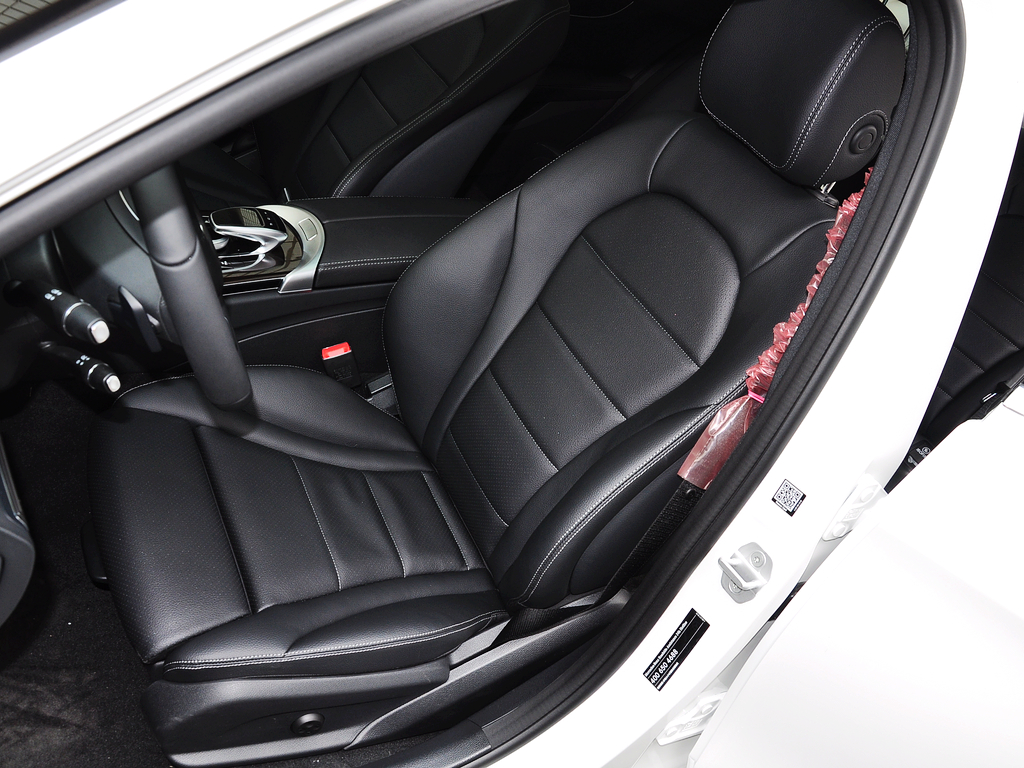 北京奔驰  C 180 L 驾驶席座椅前45度视图