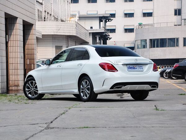 北京奔驰 C 200 L 车辆左后45度视角